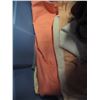 Image 4 : TOTE OF YARN & MATERIAL