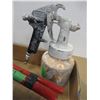 Image 1 : PAINT GUN, HYDRAULIC JACK