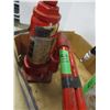 Image 2 : PAINT GUN, HYDRAULIC JACK