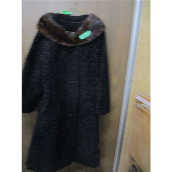 ESTATE:  FUR STYLE COAT (SIZE ???)