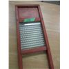 Image 1 : ESTATE/COLLECTABLE:  SMALL WASHBOARD