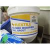 Image 2 : TOTE C/W GROUT, ETC