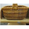 Image 2 : ESTATE:  PICNIC BASKET C/W CONTENTS