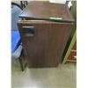 Image 1 : ESTATE:  BAR FRIDGE