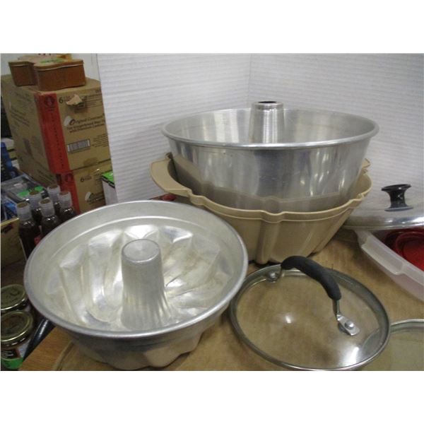 ESTATE:  BOX C/W CAKE PANS, LIDS, CONTAINERS, ETC