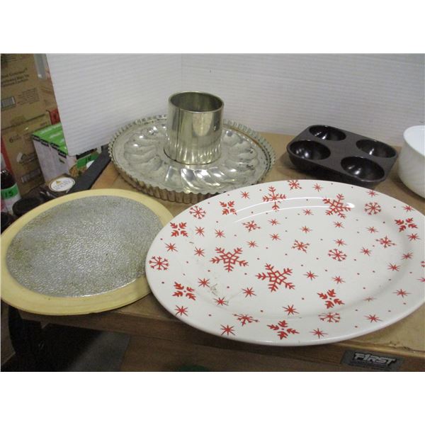 ESTATE:  EGG DISH, CAKE PANS, MISC