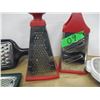Image 3 : ESTATE:  FLAT OF GRATERS & SLICERS