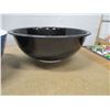 Image 2 : ESTATE:  2 BOWLS