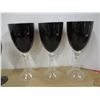 Image 1 : ESTATE:  5 RED GLASSES (CRANBERRY STYLE)