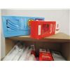Image 2 : BOX C/W PLASTIC UTENSILS