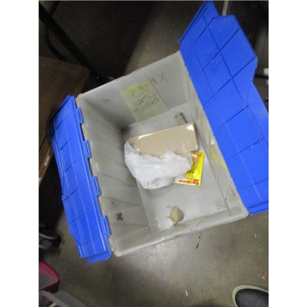 ESTATE:  CLEAR TOTE C/W BLUE LID