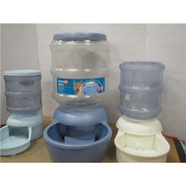 ESTATE:  BOX C/W PET WATERERS
