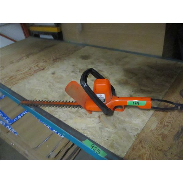 ESTATE:  BLACK & DECKER TRIMMER