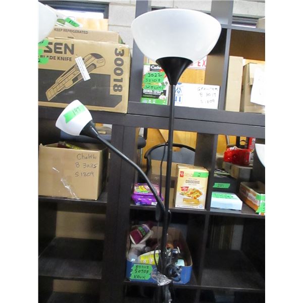 ESTATE:  2 LIGHT POLE LAMP