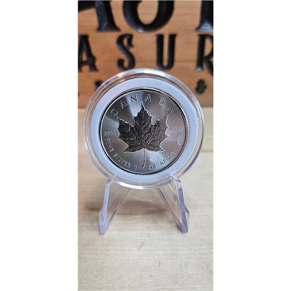 Lot 3-1) 1 oz Silver Maple Leaf 2023 Capsule