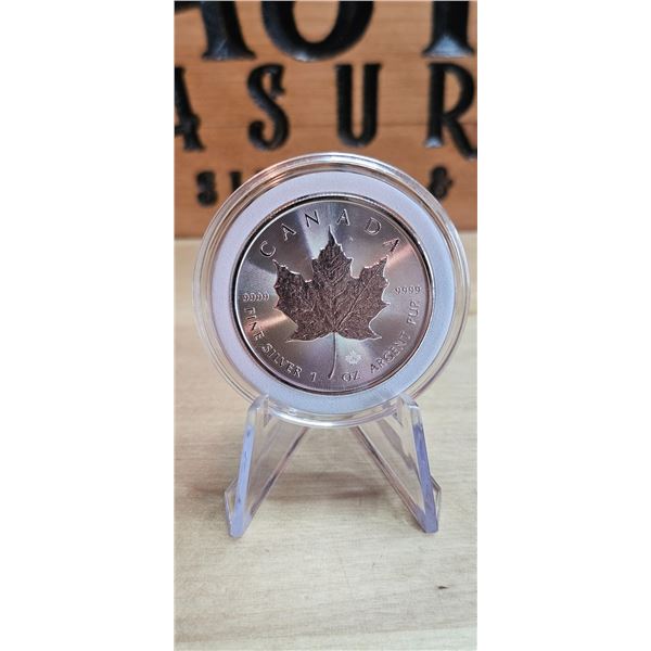 Lot 17-1) 1 oz Silver Maple Leaf 2023 Capsule
