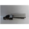 Image 5 : Freightliner Truck with Livestock Trailer Toy