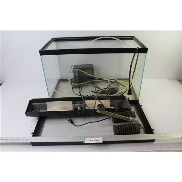 Fish Tank w/Lamp - Pump & Filter - Has Screen Lid/Top (everything powers on and runs - melted - as i