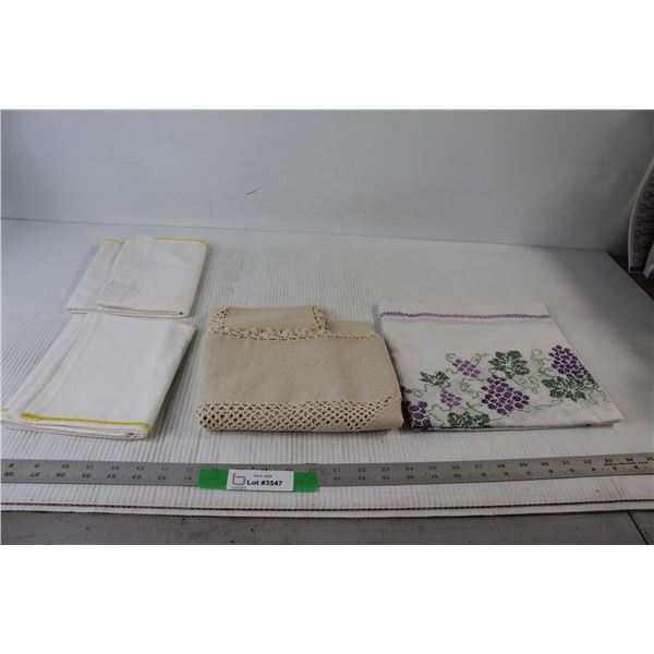 Table Cloth - 40" x 40", Table Cloth 28" x 28", (2) Linen Pillow Cases