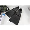 Image 2 : Size 7-8 Flippers, Camo Duffel Bag, (2) Snorkelling Masks