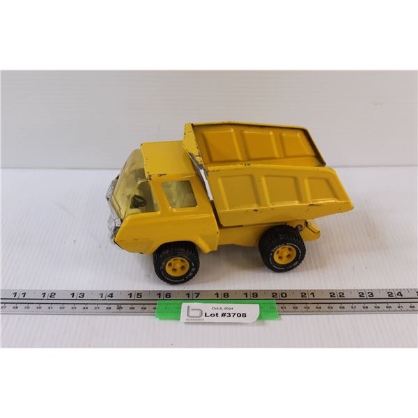 Tonka Dump Truck Metal Toy - 1:18 Scale Model
