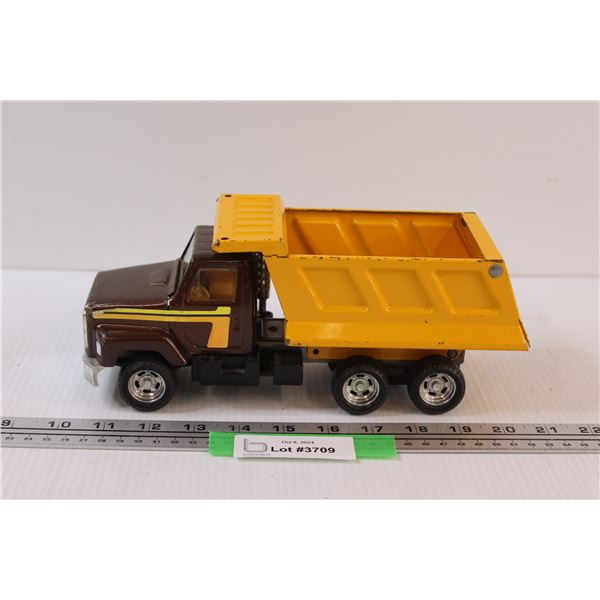 ERTL Dump Truck Metal Toy - 1:18 Scale Model