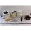 Image 1 : Kitchen Lot: Toaster & Can Opener, & Kettle, & Sieve & Coffee Pot Misc. - Consigner States Works, Po
