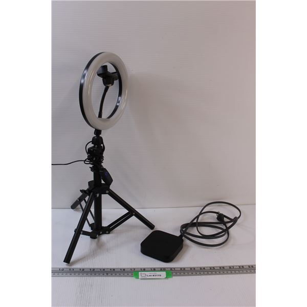 Apple TV 3rd Generation (NO Remote), as is & Selfie Ring Light - Works