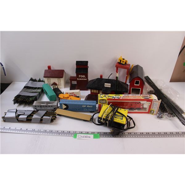 Train Set & Trains & Train Cars w/Buildings & Tracks w/Motor - as is