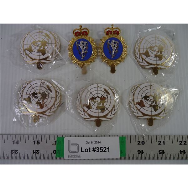 (5) UN Cap Badges and (2) Canadian Armed Forces Uniform Badge