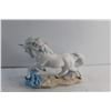 Image 4 : Love's Paradise Fine Porcelain Unicorn Figurine