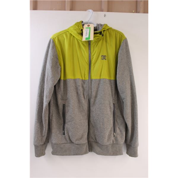 * DC Fall Jacket - Size Men's Medium
