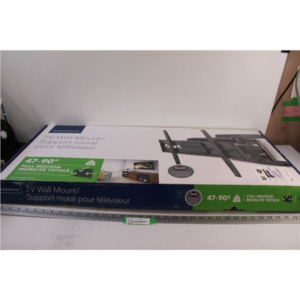 Insignia 47-90" TV Wall Mount Kit - Appears aal There, as is