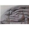 Image 5 : Weighted Blanket, Plastic Tote and Jeans - Size 34