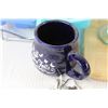 Image 3 : (3) Ice Cube Trays, Cutting Board, (2) Glasses, Candle Holder, Assorted Kitchen Ware