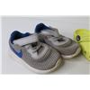 Image 5 : (4) Pair of Children's Footware - (sizes 5-6)