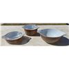 Image 2 : VINTAGE PYREX WOODLAND PATTERN BOWLS, LOT OF THREE WITH TWO LIDS