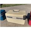 Image 3 : VINTAGE VANITY TRAVEL CASES, LOT OF THREE