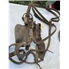 Image 10 : VINTAGE HORSE COLLAR AND TACK