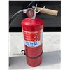 Image 2 : FIRE EXTINGUISHERS, LOT OF TWO