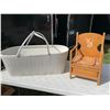Image 1 : VINTAGE BASKET AND POTTY CHAIR