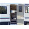 Image 18 : 0C -- 1994 TRIPLE E MOTORHOME, WHITE, 102242 KMS
