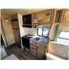 Image 31 : 0C -- 1994 TRIPLE E MOTORHOME, WHITE, 102242 KMS