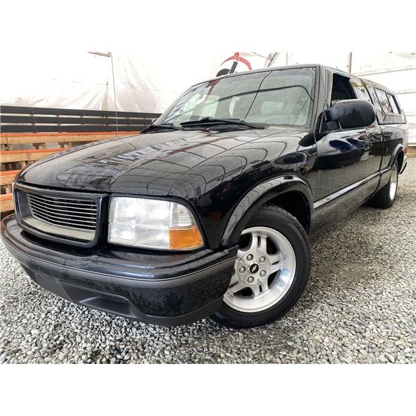 A3 -- 1999 GMC SONOMA, BLACK, 435775 KMS