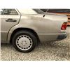 Image 25 : A12I -- 1991 MERCEDES 300 E, GOLD, 266004 KMS