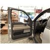 Image 48 : B6B -- 2010 FORD F150 SILVER 234132 KMS
