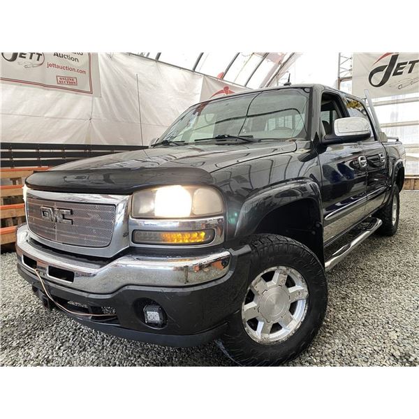 A12D -- 2005 GMC SIERRA 1500, GREY, 325696 KMS