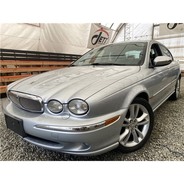 A12Q -- 2007 JAGUAR X-TYPE, SILVER, 204593 KMS