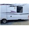 Image 17 : 0B -- 2007 FOREST RIVER CANADIAN SPORT, WHITE 40 FEET