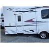 Image 19 : 0B -- 2007 FOREST RIVER CANADIAN SPORT, WHITE 40 FEET